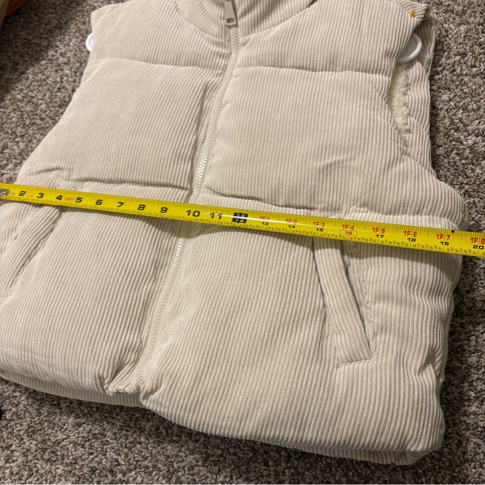 Ci Sono Beige Puffer Vest - Picture 5 of 5